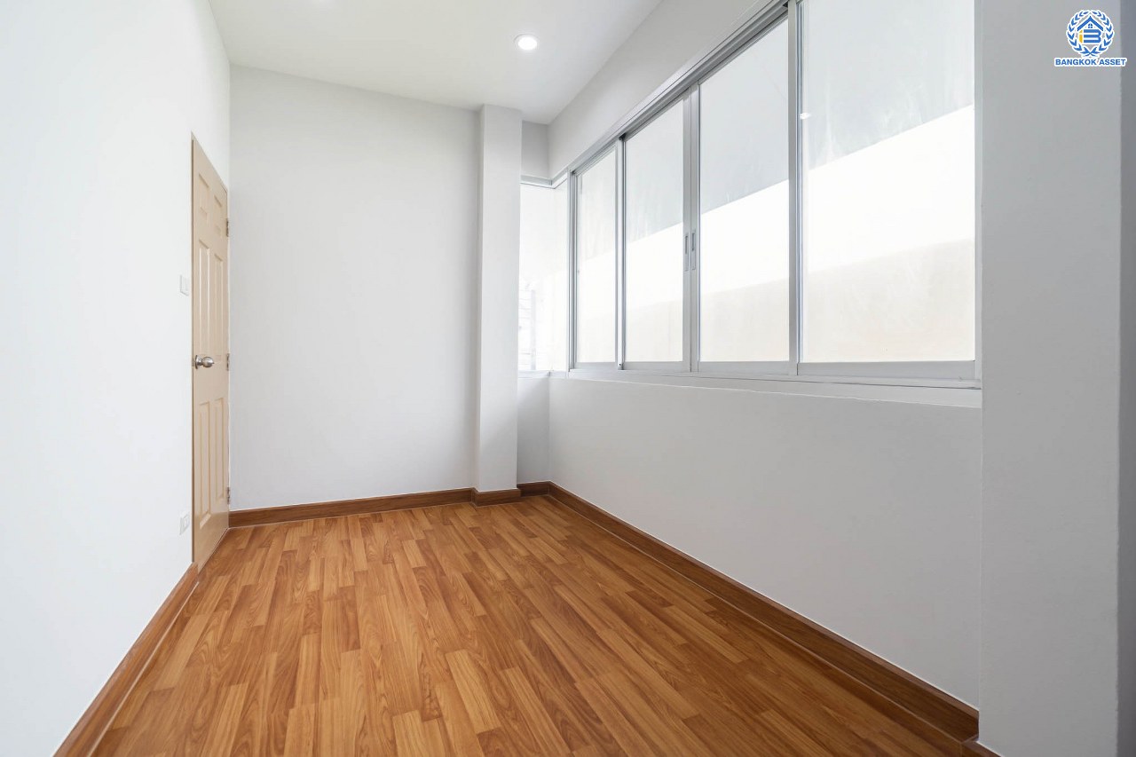 บ้านมือสองตกแต่งใหม่ โครงการ มณฑล4 บางใหญ่ เนื้อที่ 28.4 ตร.ว. ฟังก์ชัน 3 ห้องนอน 2 ห้องน้ำ จอดรถได้ 2 คัน รองรับทุกกิจกรรม บนทำเลเชื่อมต่อหลายเส้นทาง อาทิ ถนนแก้วอินทร์, ถนนกาญจนาภิเษก, ถนนรัตนาธิเบศร์ ใกล้รถไฟฟ้าสายสีม่วง "สถานีตลาดบางใหญ่" และจุดขึ้นทางด่วน "กาญจนาภิเษก"